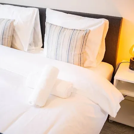 Magnificent Two Bedroom - Sd23m Apartment